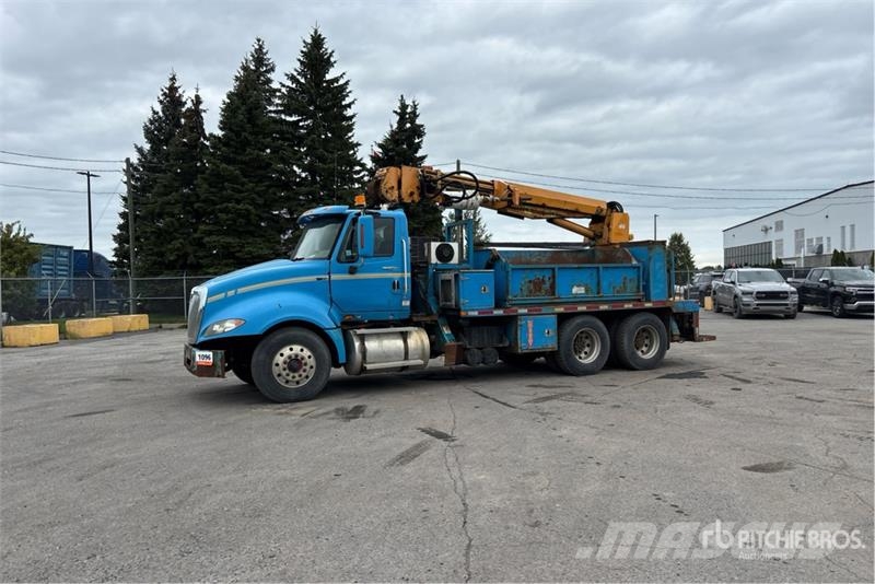 International D1000BC on International Prostar 6x4 Digger Derric Mobiele Boorinstallatie