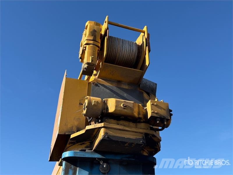 International DM47B 10000 lb Straight Boom on International 7400 Lastbil med kran
