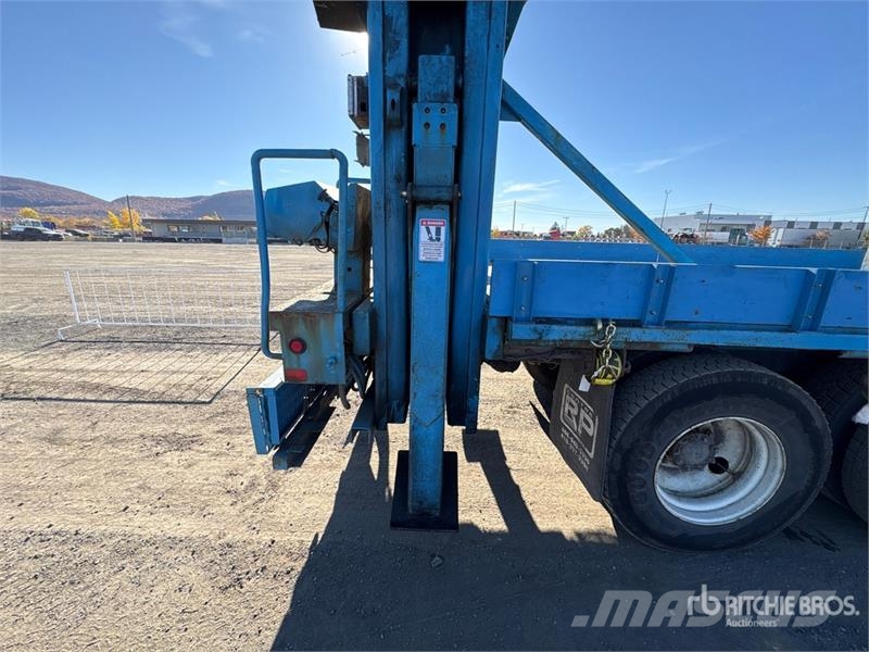 International DM47B 10000 lb Straight Boom on International 7400 Lastbil med kran