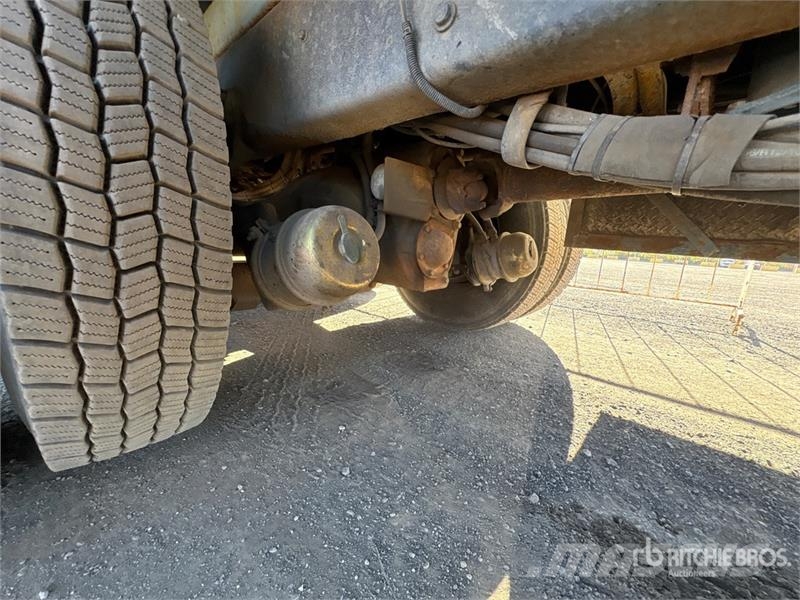 International DM47B 10000 lb Straight Boom on International 7400 Lastbil med kran