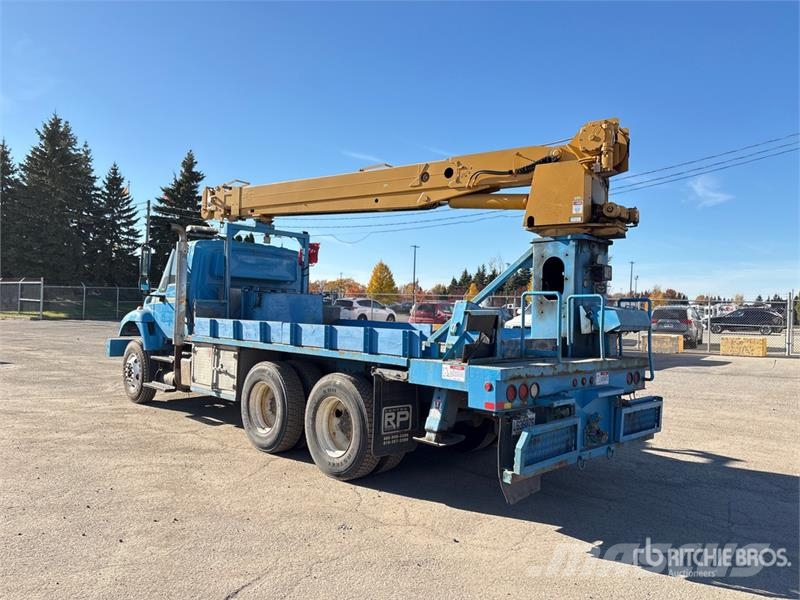 International DM47B 10000 lb Straight Boom on International 7400 Lastbil med kran