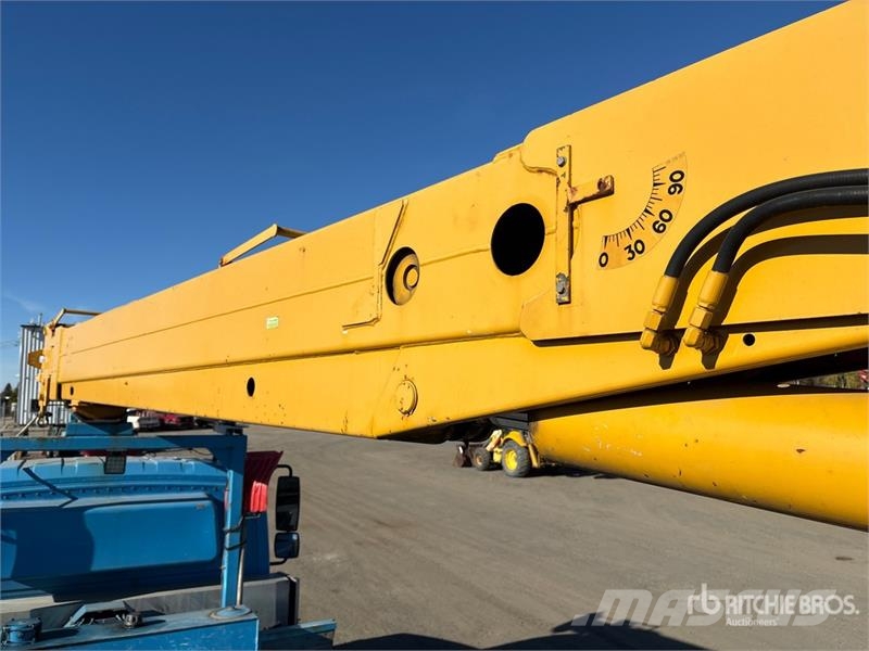 International DM47B 10000 lb Straight Boom on International 7400 Lastbil med kran