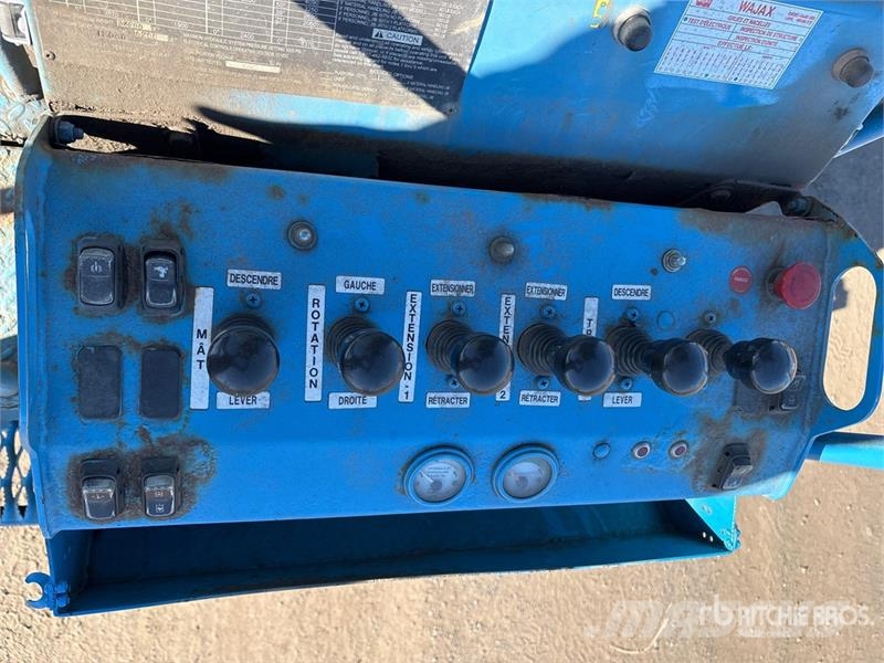 International DM47B 10000 lb Straight Boom on International 7400 Lastbil med kran