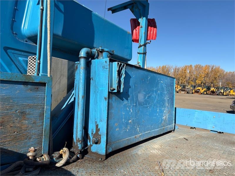 International DM47B 10000 lb Straight Boom on International 7400 Lastbil med kran