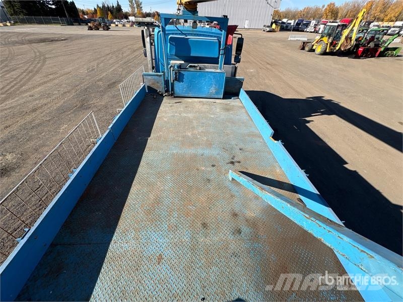 International DM47B 10000 lb Straight Boom on International 7400 Lastbil med kran