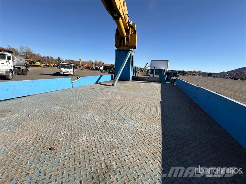 International DM47B 10000 lb Straight Boom on International 7400 Lastbil med kran