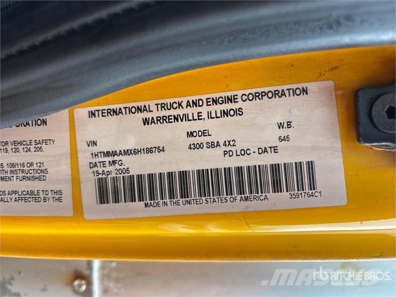 International Durastar 4300 SBA 4x2 Van Truck (Inoperable) Каросерии