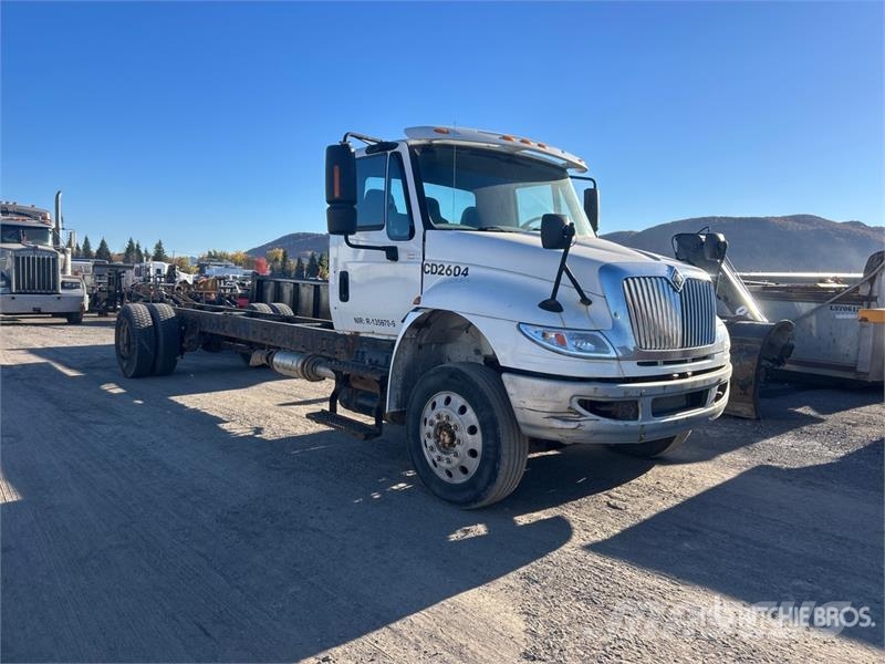 International DuraStar 4300 4x2 Cab and Chassis (Inoperable) Kabiny i wnętrze