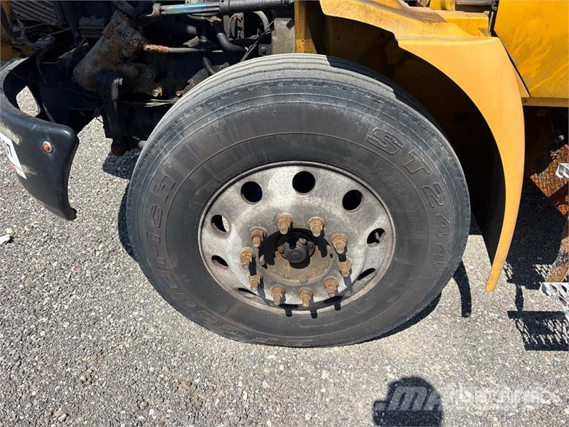 International Durastar 4300 SBA 4x2 Van Truck (Inoperable) Каросерии