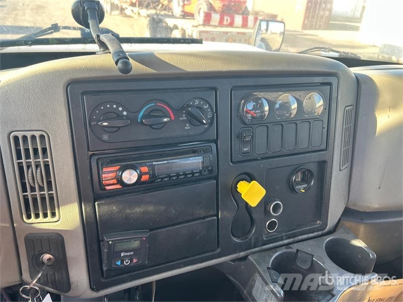 International DuraStar 4300 4x2 Cab and Chassis (Inoperable) Kabiny i wnętrze