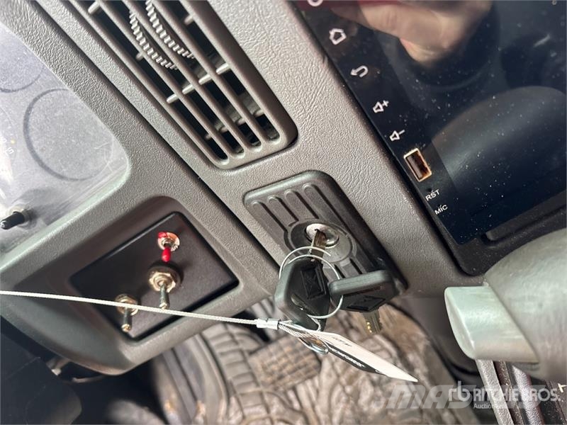 International Durastar 4300 SBA 4x2 Van Truck (Inoperable) Каросерии