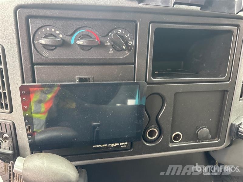 International Durastar 4300 SBA 4x2 Van Truck (Inoperable) Каросерии