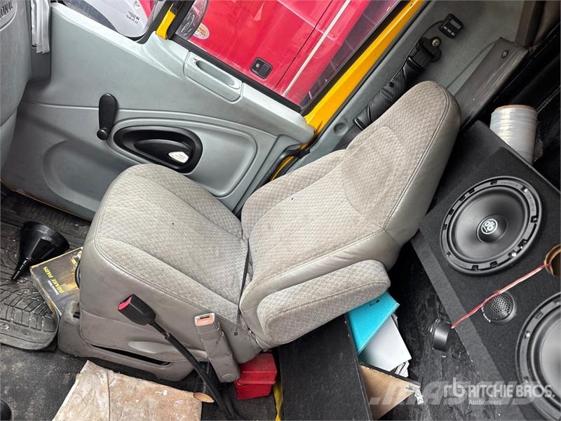 International Durastar 4300 SBA 4x2 Van Truck (Inoperable) Каросерии
