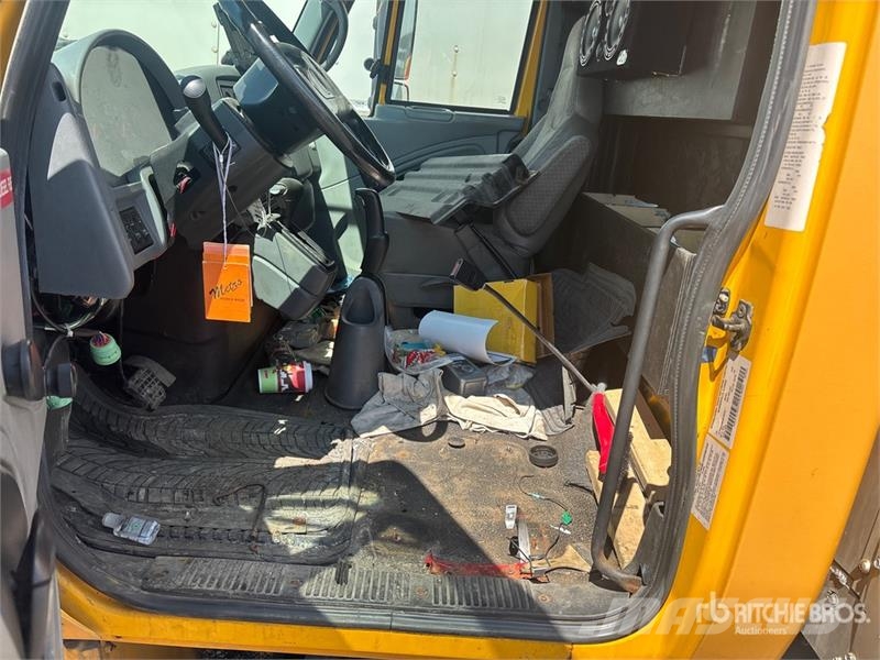 International Durastar 4300 SBA 4x2 Van Truck (Inoperable) Каросерии