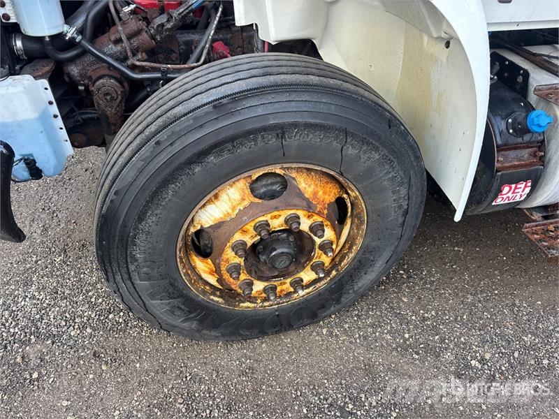 International DuraStar 4400 6x4 Cab and Chassis Cabinas e interior