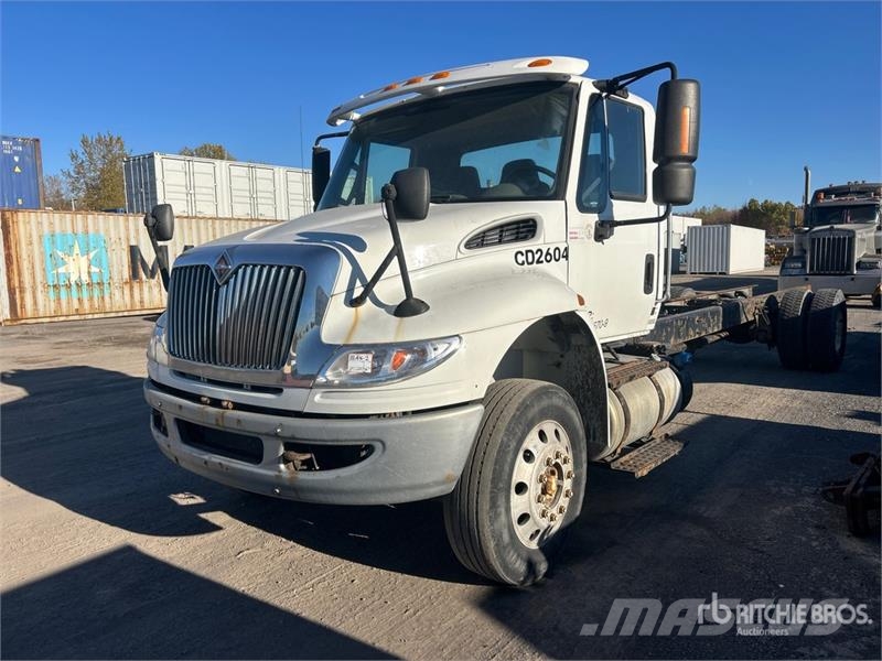 International DuraStar 4300 4x2 Cab and Chassis (Inoperable) Kabiny i wnętrze