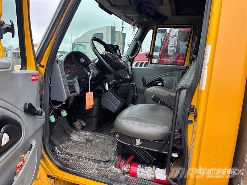 International Durastar 4300 SBA 4x2 Van Truck (Inoperable) Каросерии
