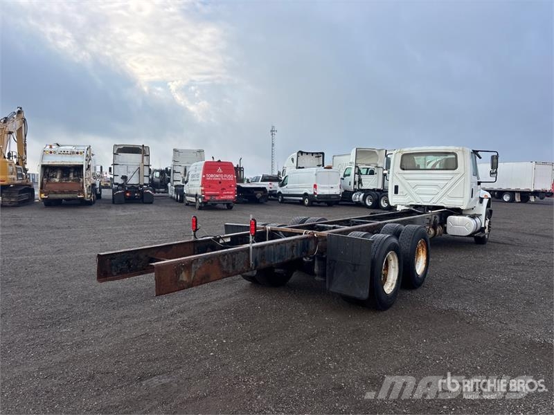 International DuraStar 4400 6x4 Cab and Chassis Cabinas e interior