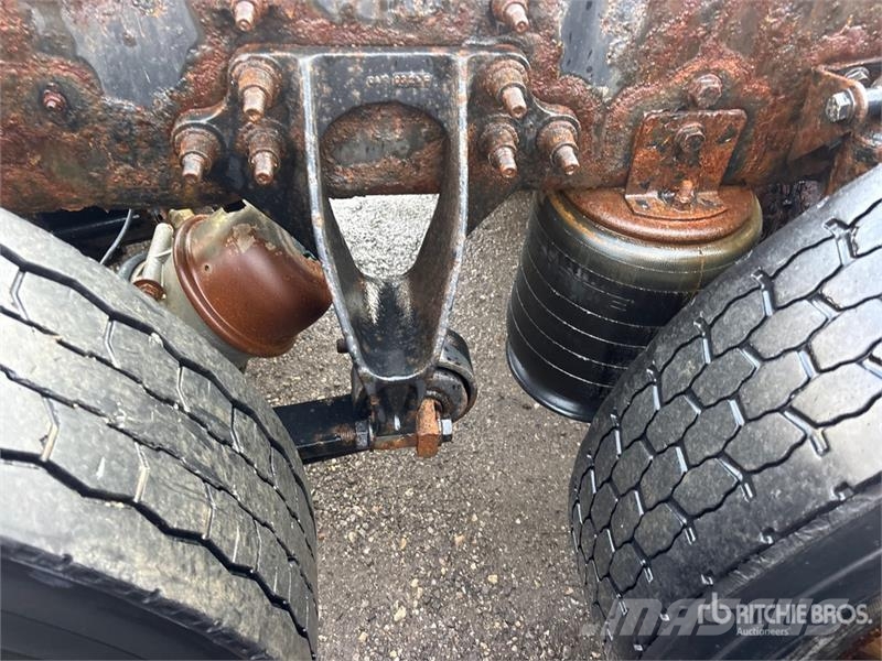 International DuraStar 4400 6x4 Cab and Chassis Cabinas e interior