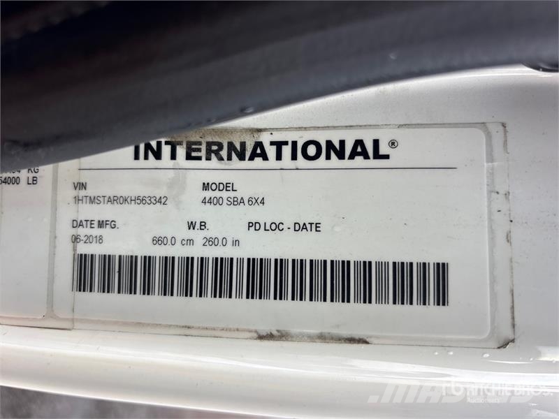 International DuraStar 4400 6x4 Cab and Chassis Cabinas e interior