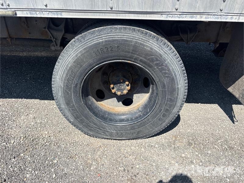 International Durastar 4300 SBA 4x2 Van Truck (Inoperable) Каросерии