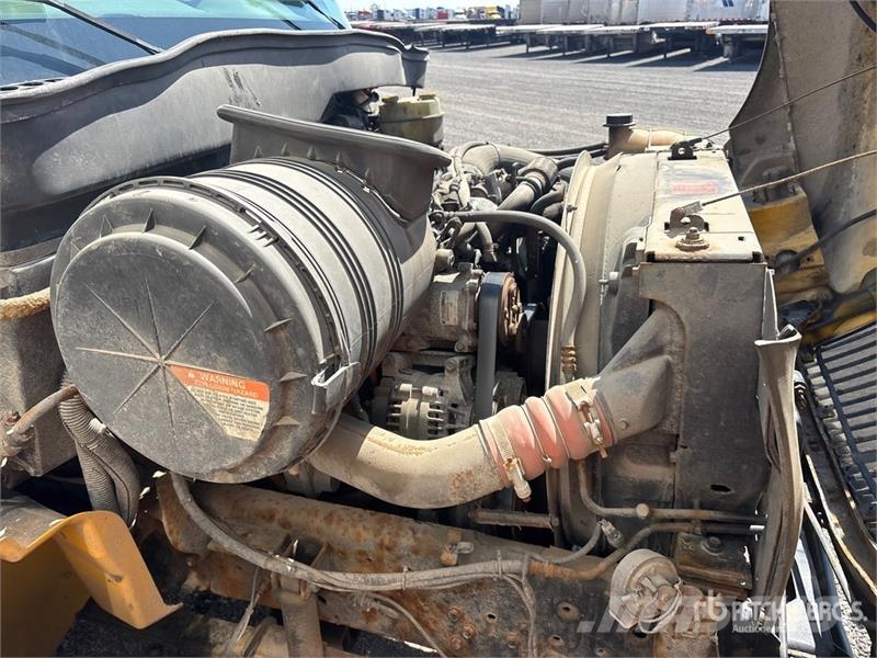 International Durastar 4300 SBA 4x2 Van Truck (Inoperable) Каросерии