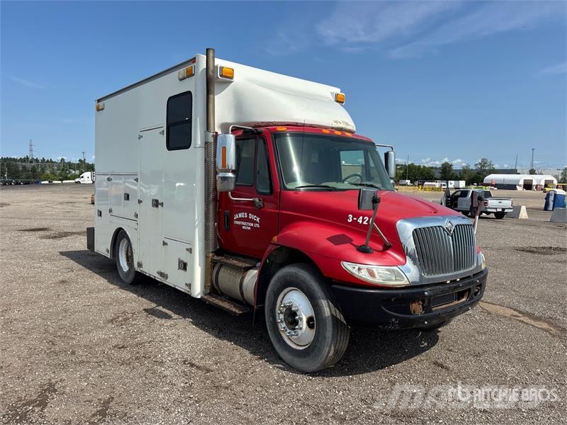 International DuraStar 4300 4x2 Utility Truck Пикапи