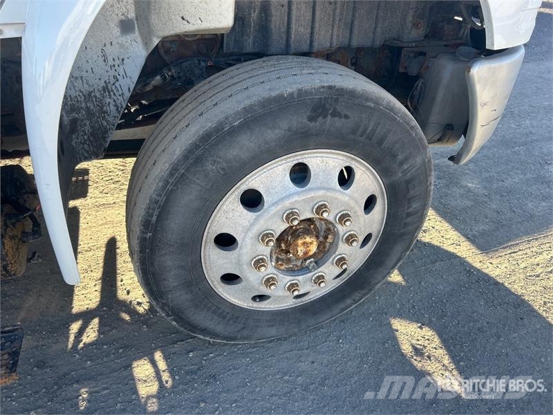International DuraStar 4300 4x2 Cab and Chassis (Inoperable) Kabiny i wnętrze