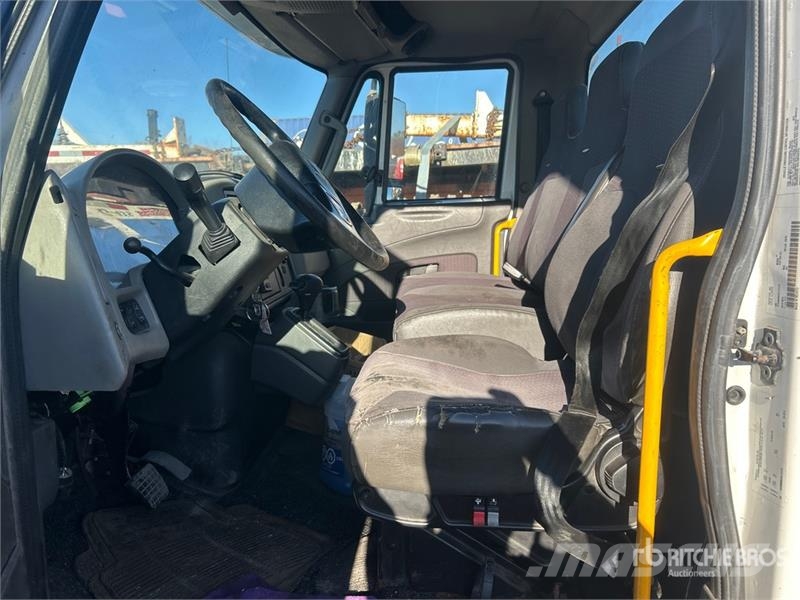 International DuraStar 4300 4x2 Cab and Chassis (Inoperable) Kabiny i wnętrze
