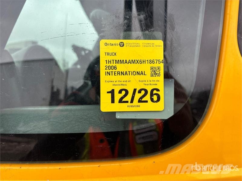 International Durastar 4300 SBA 4x2 Van Truck (Inoperable) Каросерии