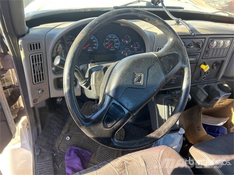 International DuraStar 4300 4x2 Cab and Chassis (Inoperable) Kabiny i wnętrze