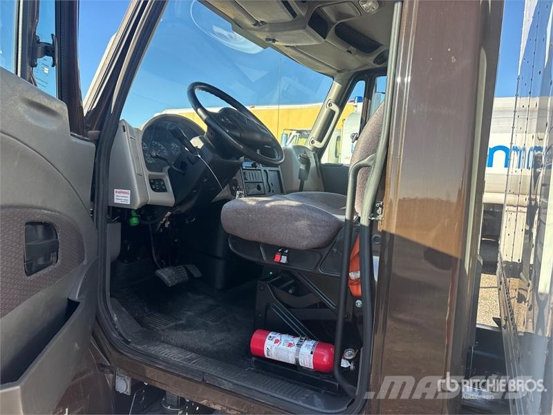 International Durastar 4300 Sanduk kamioni