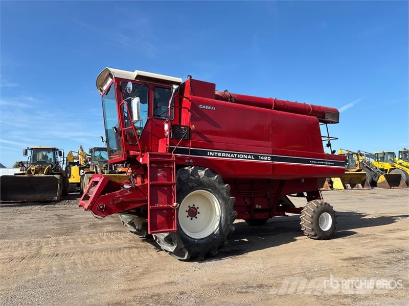 International Harvester Harvester 1420 Axial-Flow Combine Harves Cosechadoras combinadas