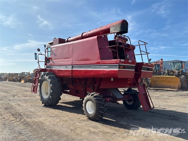 International Harvester Harvester 1420 Axial-Flow Combine Harves Cosechadoras combinadas
