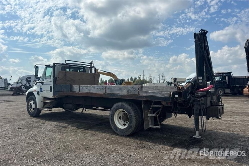 International Hiab 085-3 3800 kg Knuckle Boom on International Truck mounted cranes