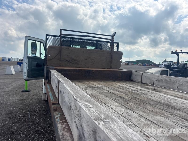 International Hiab 085-3 3800 kg Knuckle Boom on International Truck mounted cranes