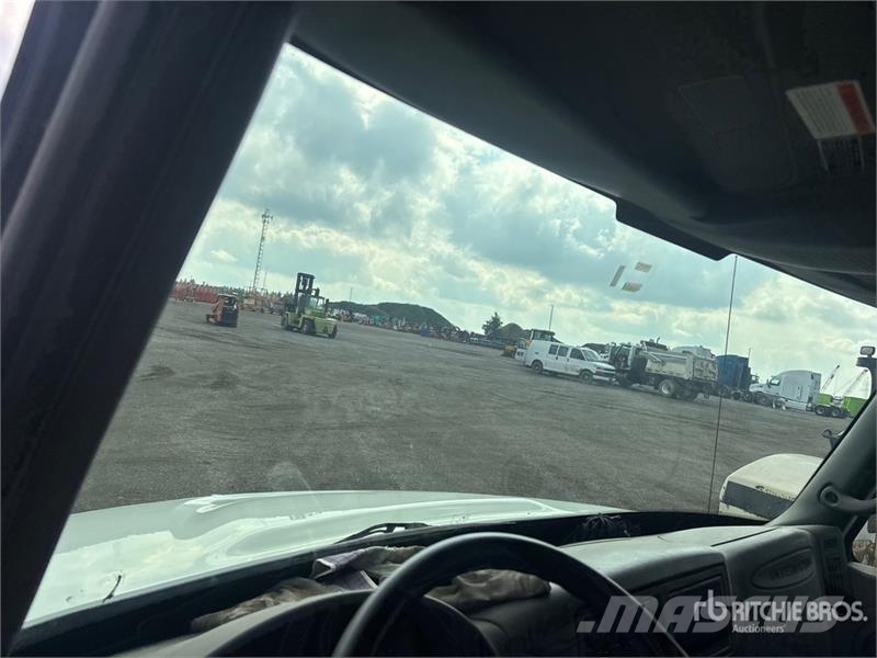 International Hiab 085-3 3800 kg Knuckle Boom on International Truck mounted cranes