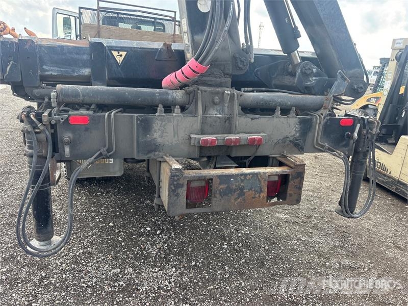 International Hiab 085-3 3800 kg Knuckle Boom on International Truck mounted cranes