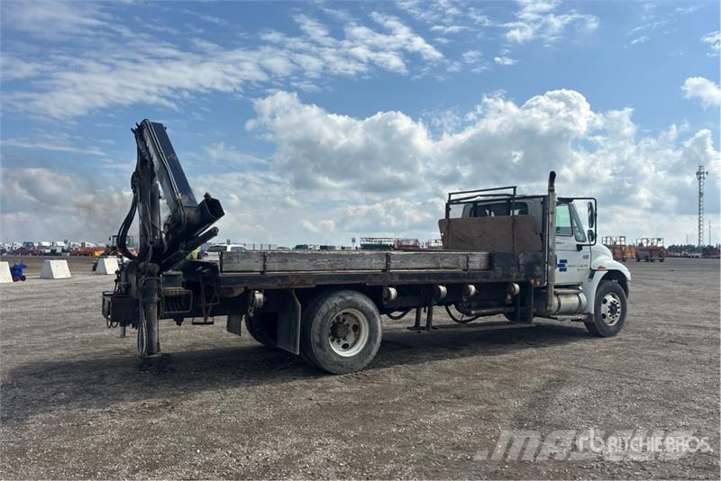 International Hiab 085-3 3800 kg Knuckle Boom on International Truck mounted cranes