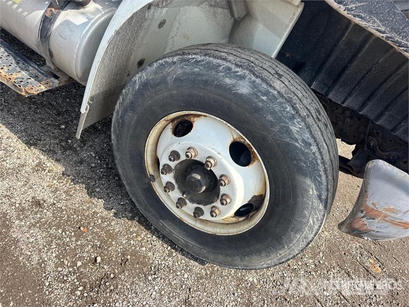 International Hiab 085-3 3800 kg Knuckle Boom on International Truck mounted cranes