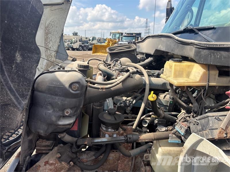 International Hiab 085-3 3800 kg Knuckle Boom on International Truck mounted cranes