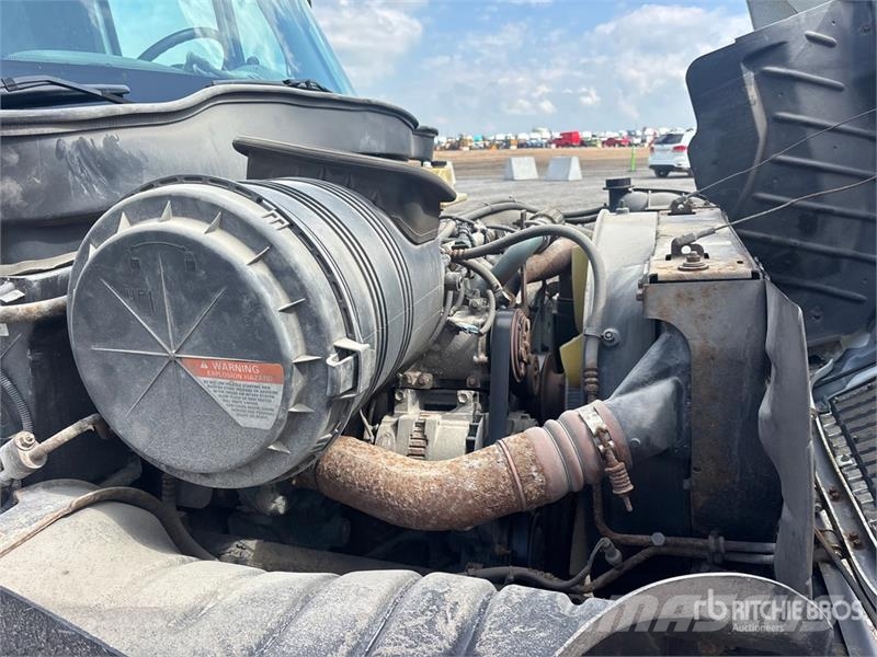 International Hiab 085-3 3800 kg Knuckle Boom on International Truck mounted cranes