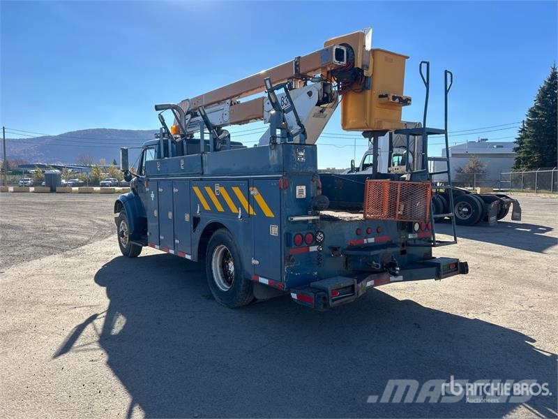 International Holan 83G 36 ft on International 4700 4x2 Bucket Plataformas sobre camión