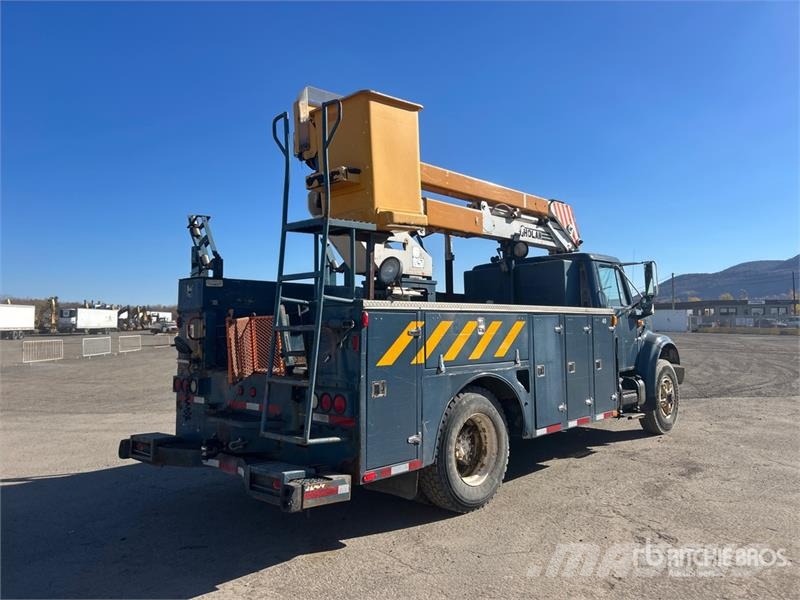 International Holan 83G 36 ft on International 4700 4x2 Bucket Plataformas sobre camión