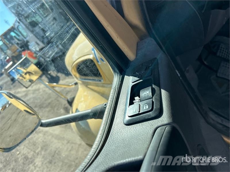 International HV 607 6x4 Refrigerated Truck Грузовики-Рефрижераторы