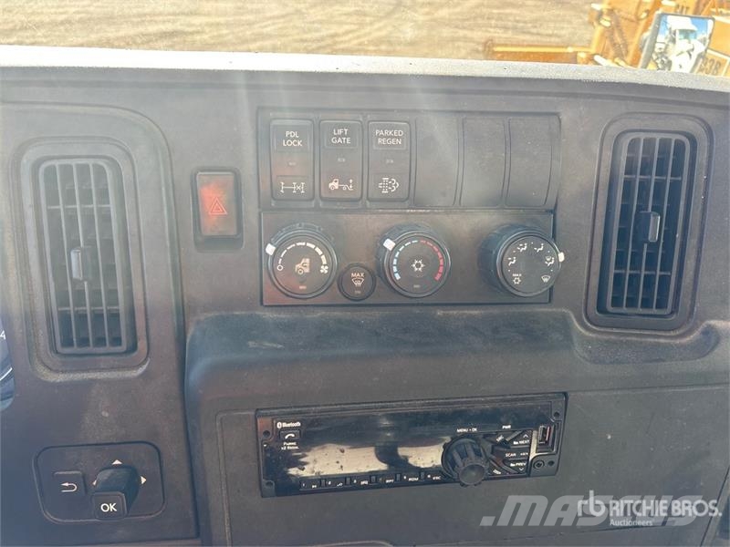 International HV607 6x4 Refrigerated Truck Chłodnie samochodowe