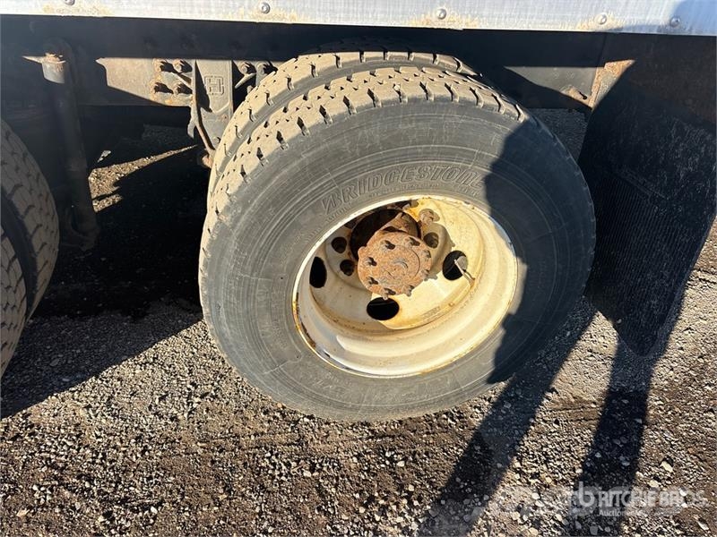 International HV613 6x4 Van Truck Umpikorikuorma-autot