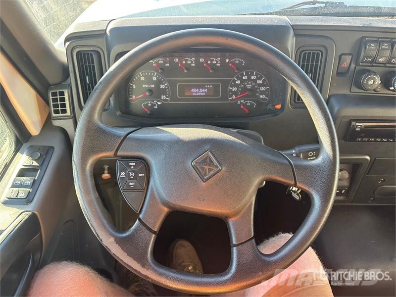 International HV613 6x4 Van Truck Umpikorikuorma-autot