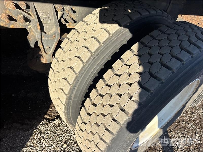International HV613 6x4 Van Truck Umpikorikuorma-autot