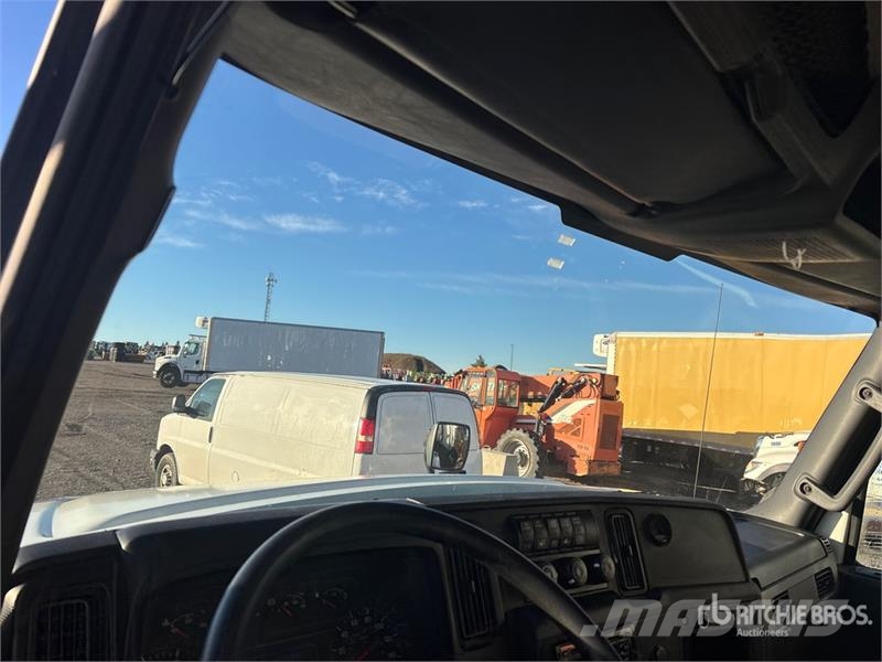 International HV613 6x4 Van Truck Umpikorikuorma-autot